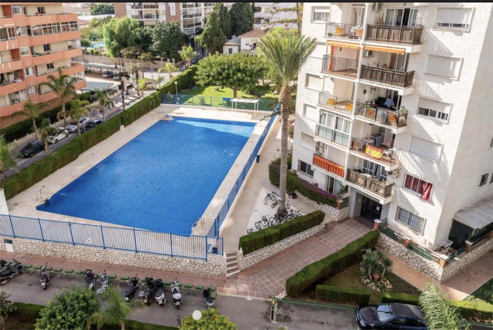 Piscina de Pis en venda en Fuengirola amb Aire condicionat, Jardí privat i Terrassa