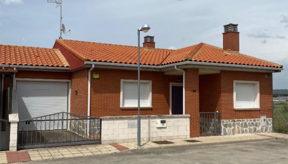 Photo 1 of Flat for sale in Calle Dulzainero Victorino Amo, 25, Traspinedo, Valladolid