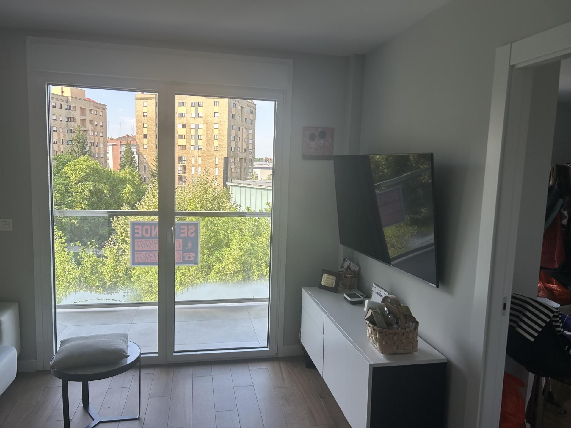 Flat for sale in Calle Santa Engracia, 9, Las Eras de Renueva Living room of Flat for sale in León Capital with Air Conditioner, Terrace and Balcony