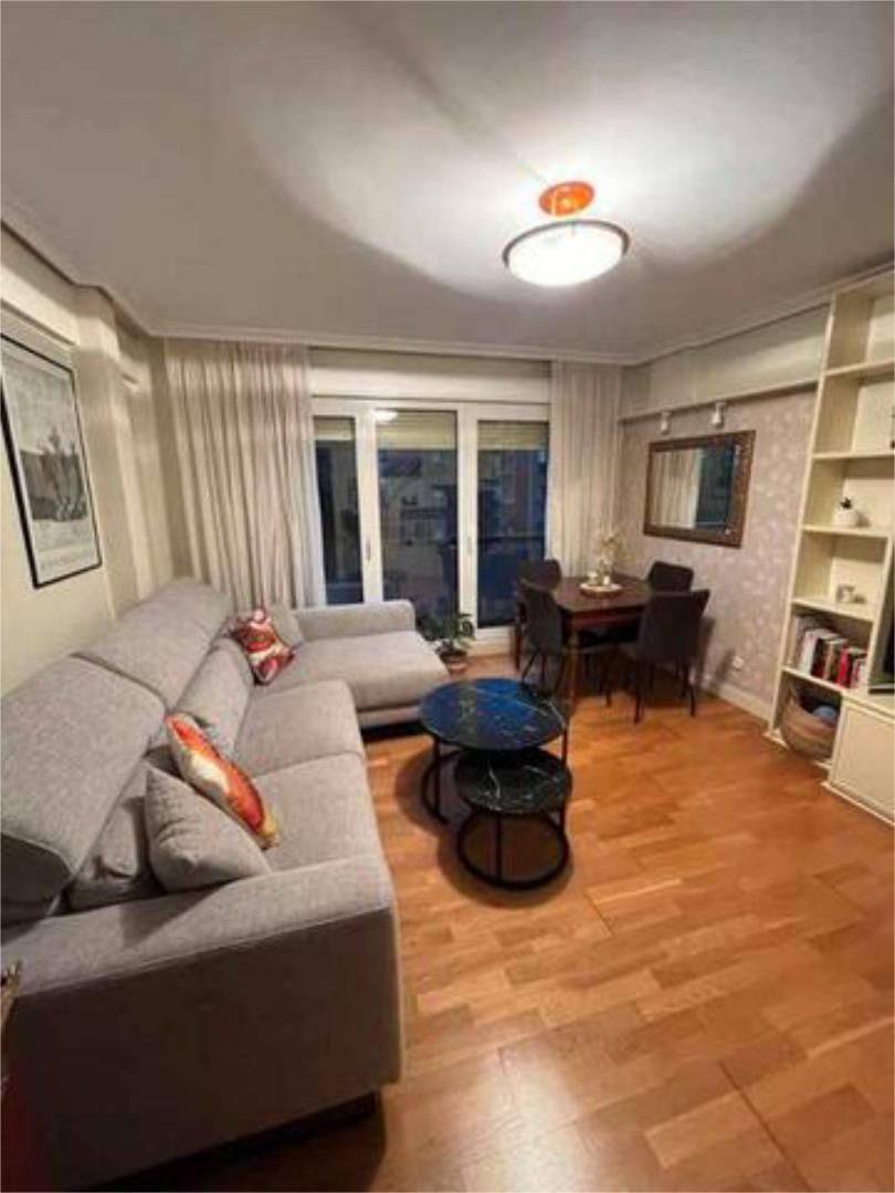 Pis de lloguer a Intxaurrondo Sala d'estar de Pis de lloguer en Donostia - San Sebastián amb Traster