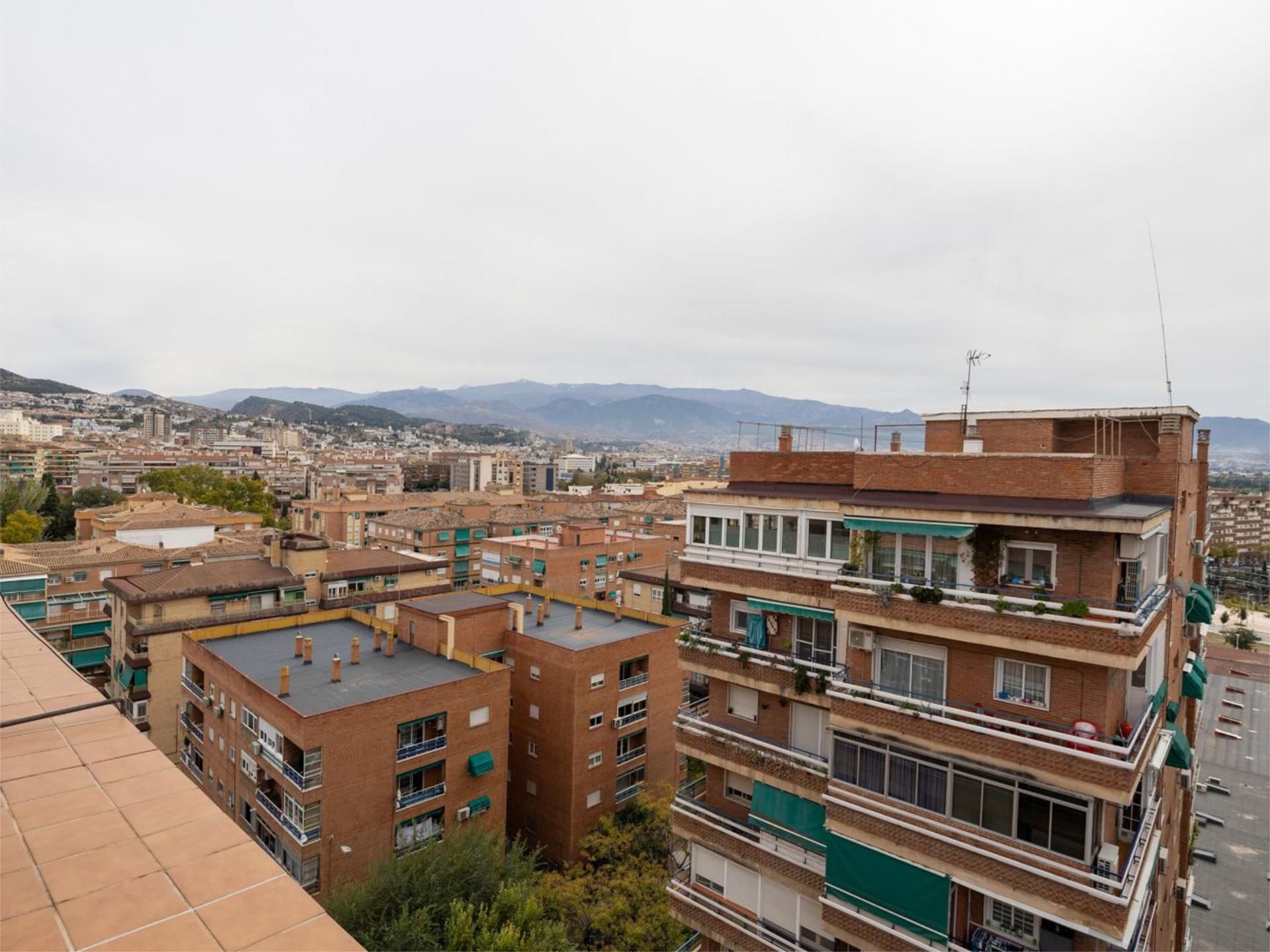 Àtic en venda a Calle Trucha, 4, Angustias - Chana - Encina Vista exterior de Àtic en venda en Granada Capital amb Aire condicionat, Calefacció i Terrassa