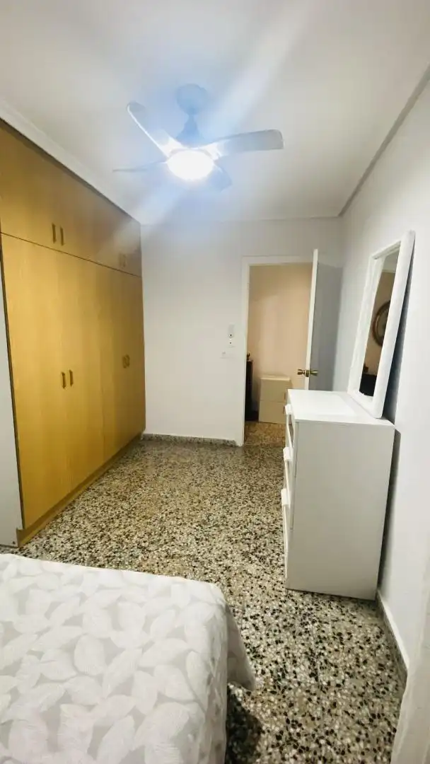 Habitació a Calle Francisco Carratalá Cernuda, 26, Campoamor Apartament per a compartir en Alicante / Alacant amb Moblat