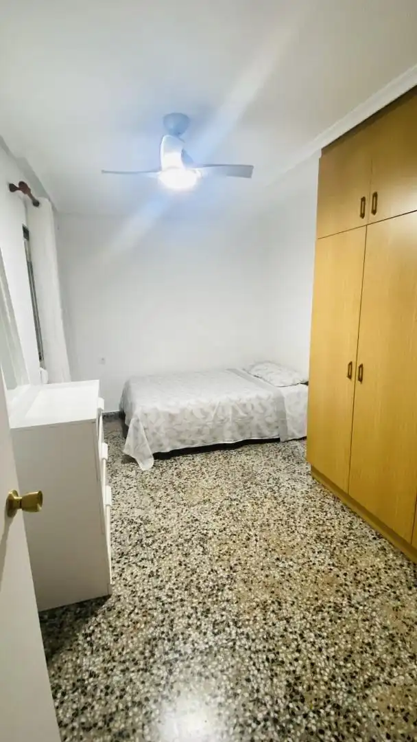 Habitació a Calle Francisco Carratalá Cernuda, 26, Campoamor Dormitori de Apartament per a compartir en Alicante / Alacant amb Moblat