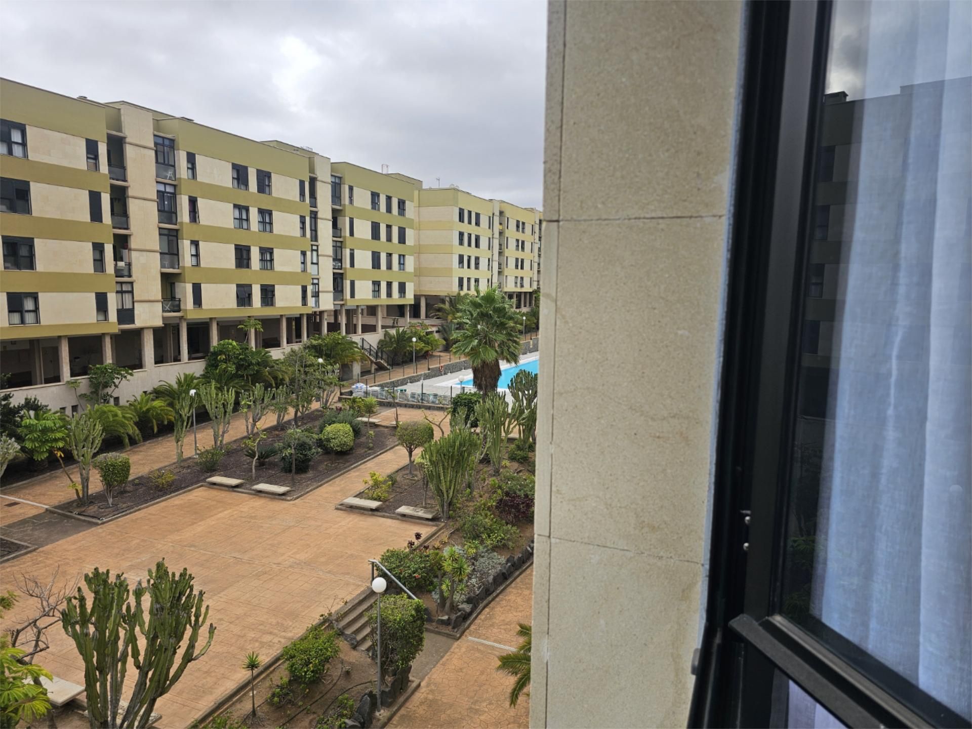 Vista exterior de Pis de lloguer en Las Palmas de Gran Canaria amb Parquet, Terrassa i Piscina