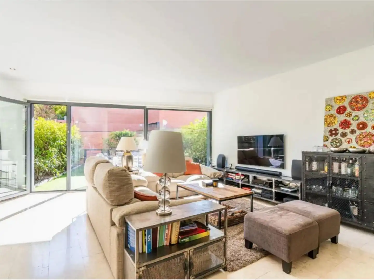Piso en venta en Colonia Sala de estar de Piso en venta en Torrelodones con Aire acondicionado, Terraza y Piscina