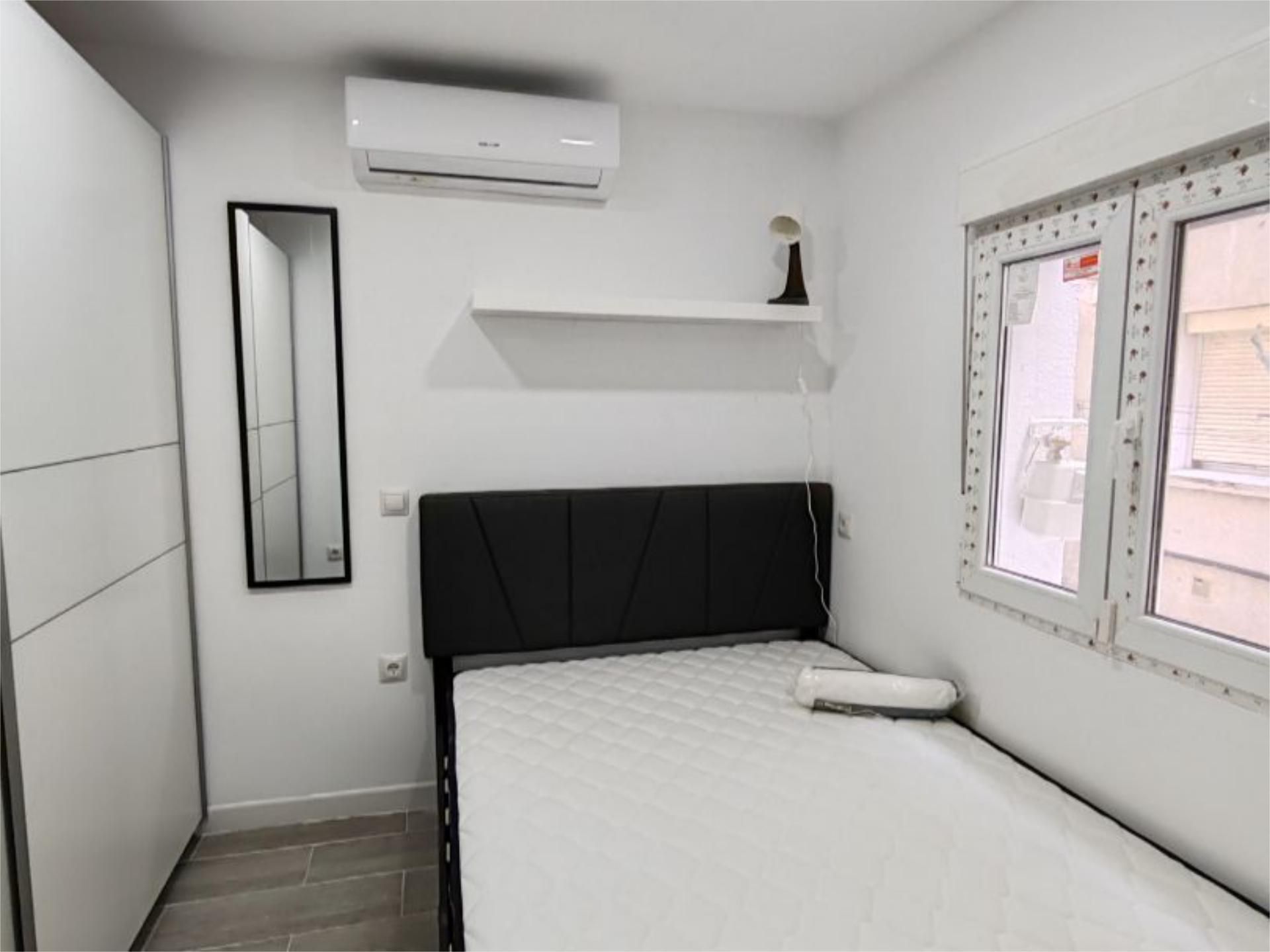Bedroom of Study to rent in Alcalá de Henares  with Air Conditioner, Heating and Parquet flooring