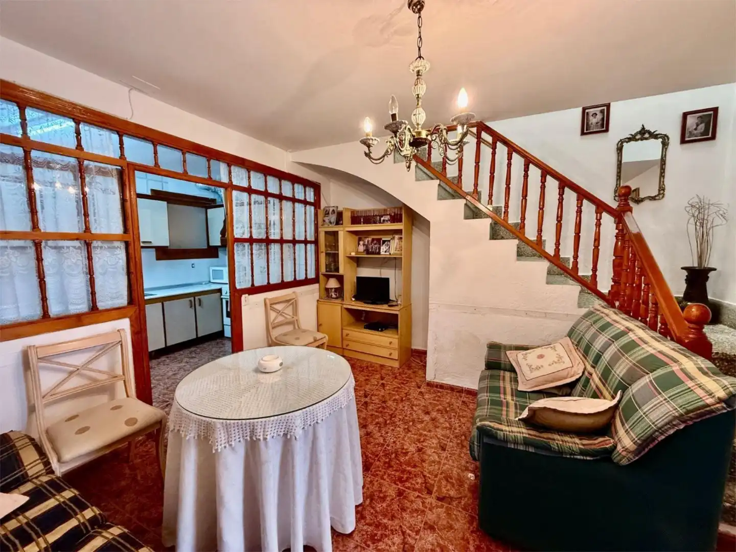 Wohnzimmer von Einfamilien-Reihenhaus zum Verkauf in Abla mit Terrasse, Möbliert und Ofen