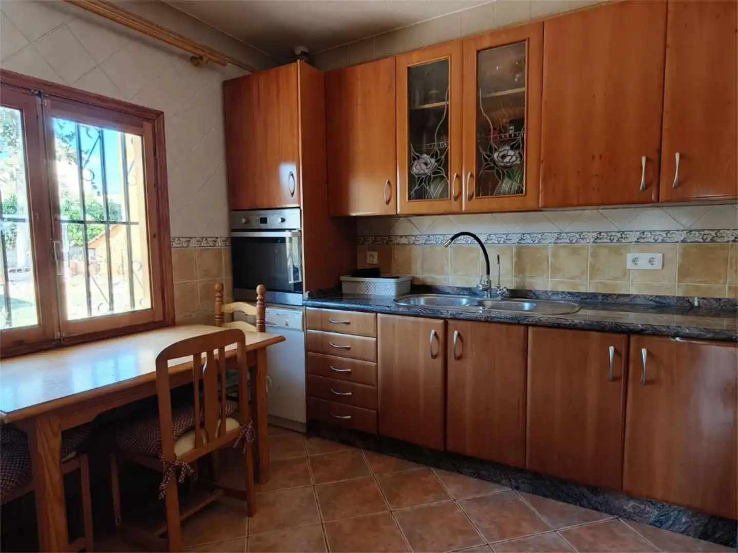 Casa o xalet en venda a Calle Arpa, 22, Moralet Cuina de Casa o xalet en venda en Alicante / Alacant amb Aire condicionat, Calefacció i Jardí privat