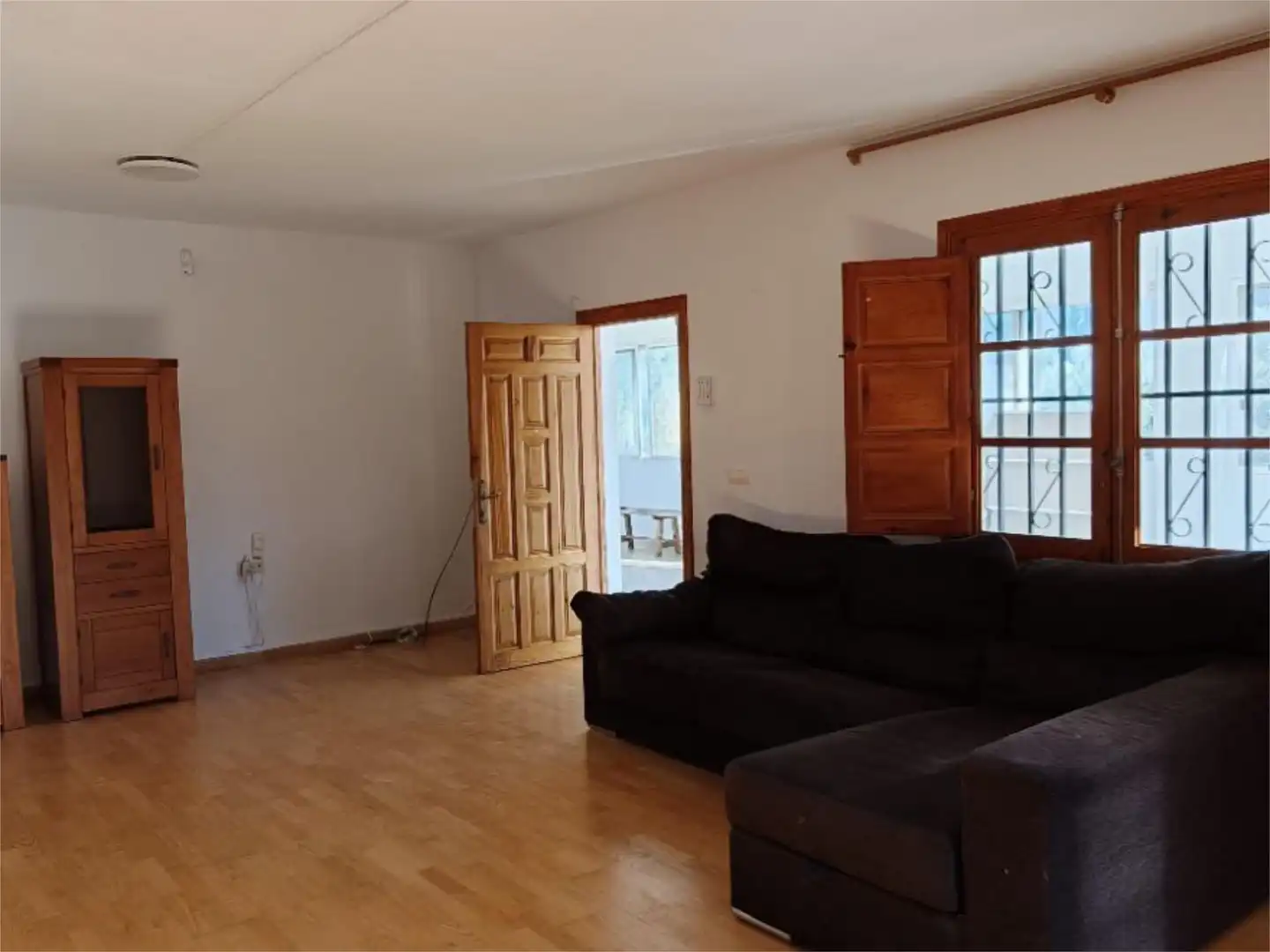 Casa o xalet en venda a Calle Arpa, 22, Moralet Sala d'estar de Casa o xalet en venda en Alicante / Alacant amb Aire condicionat, Calefacció i Jardí privat