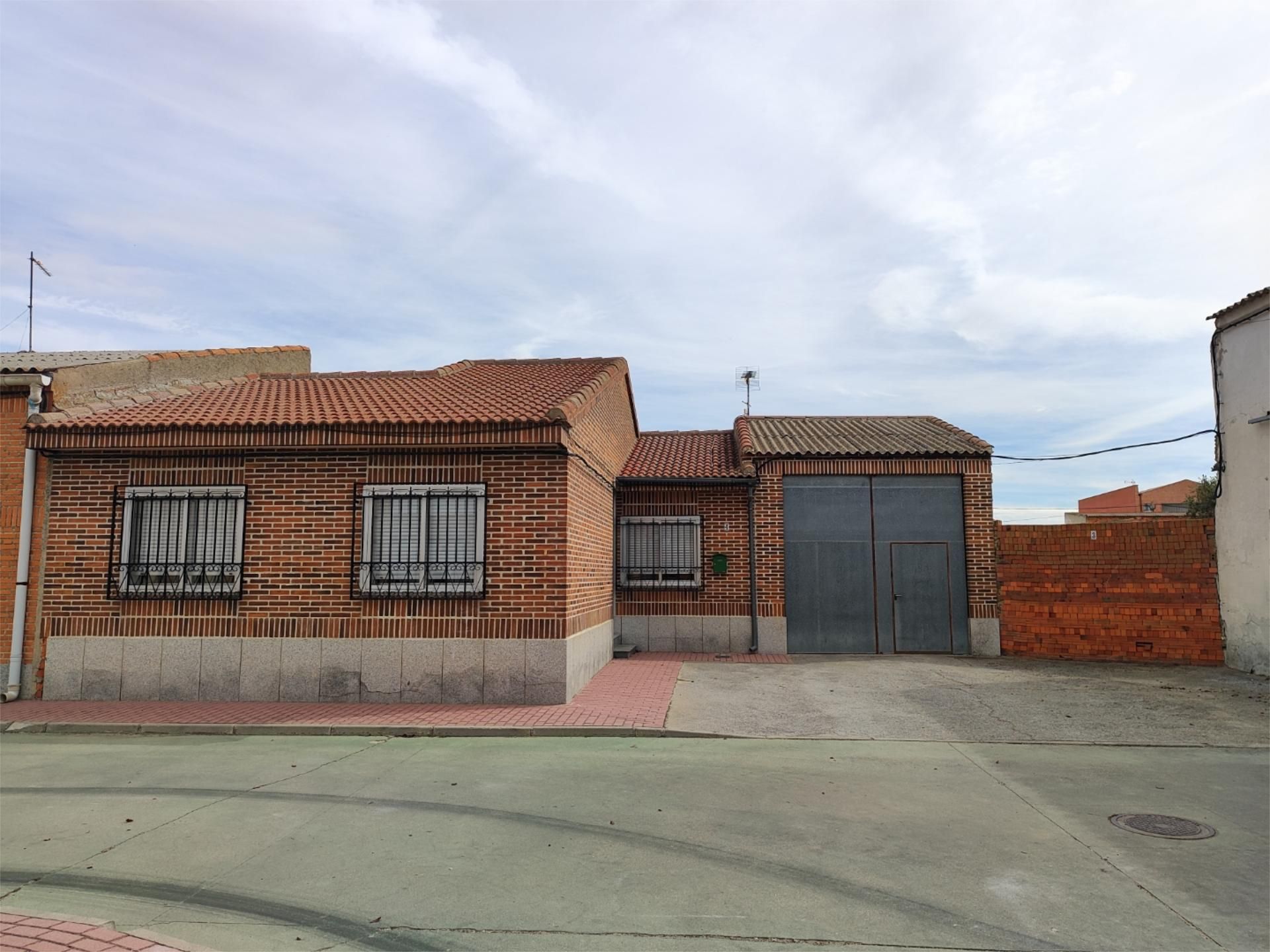 Pis en venda a Calle Larga, 5, Aldeaseca Vista exterior de Pis en venda en Aldeaseca amb Calefacció i Jardí privat