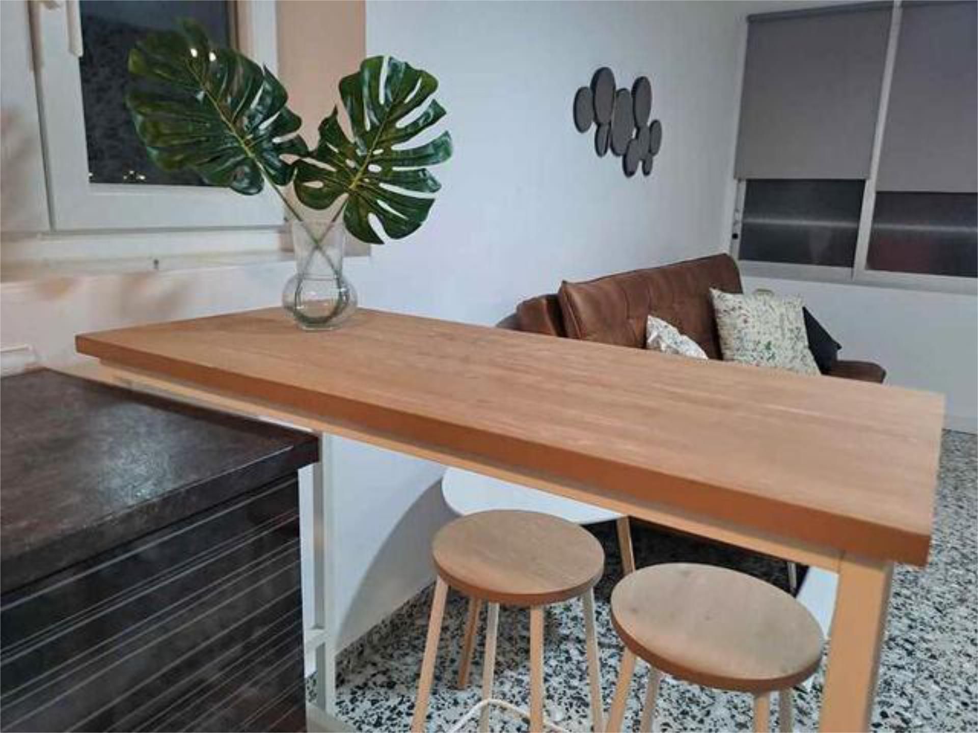 Menjador de Apartament de lloguer en Benidorm amb Jardí privat, Piscina i Moblat