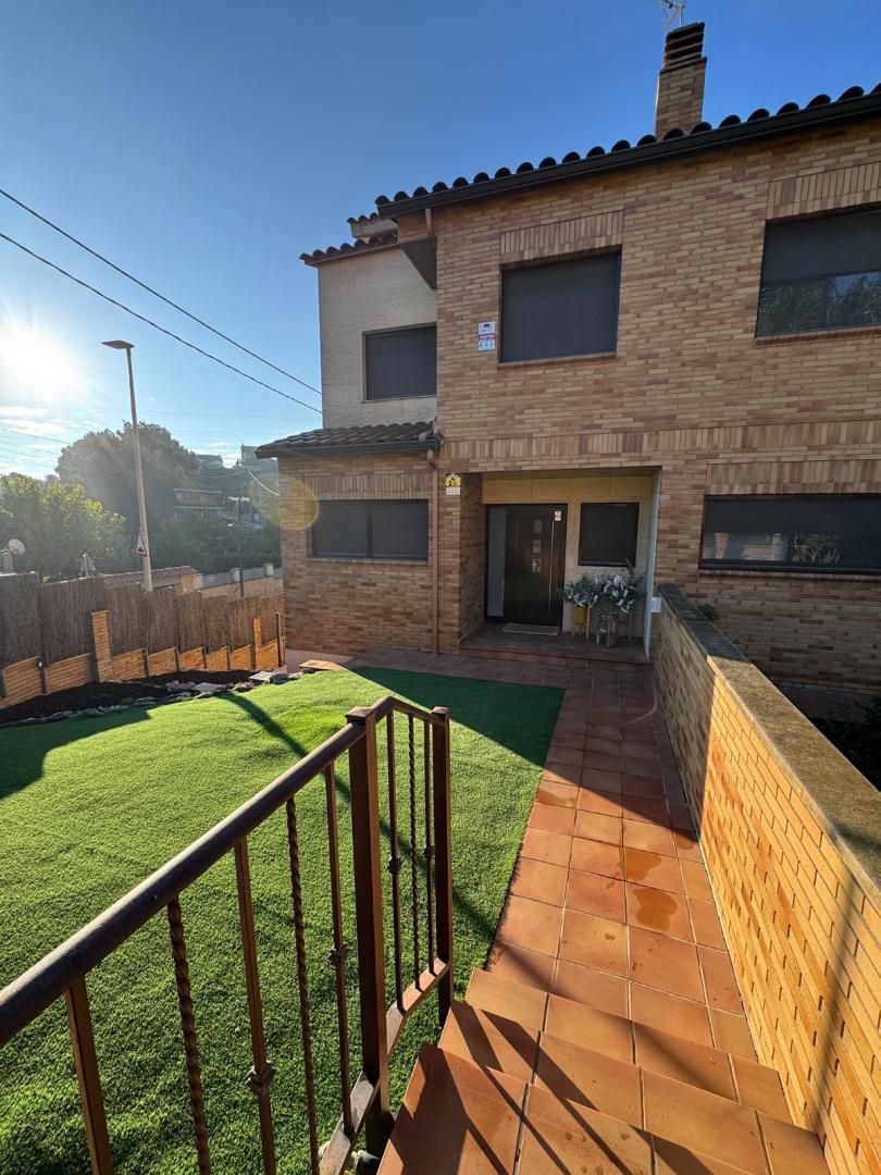 Jardí de Casa adosada en venda en Sant Vicenç Dels Horts amb Aire condicionat, Calefacció i Jardí privat