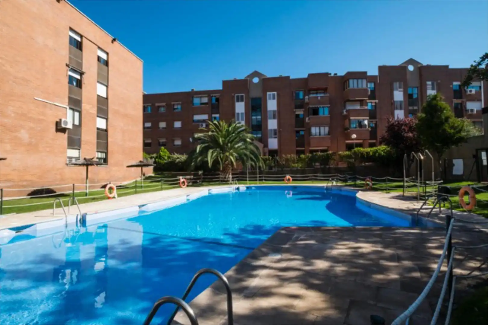 Swimming pool of Flat for sale in Pozuelo de Alarcón  with Air Conditioner, Swimming Pool and Balcony