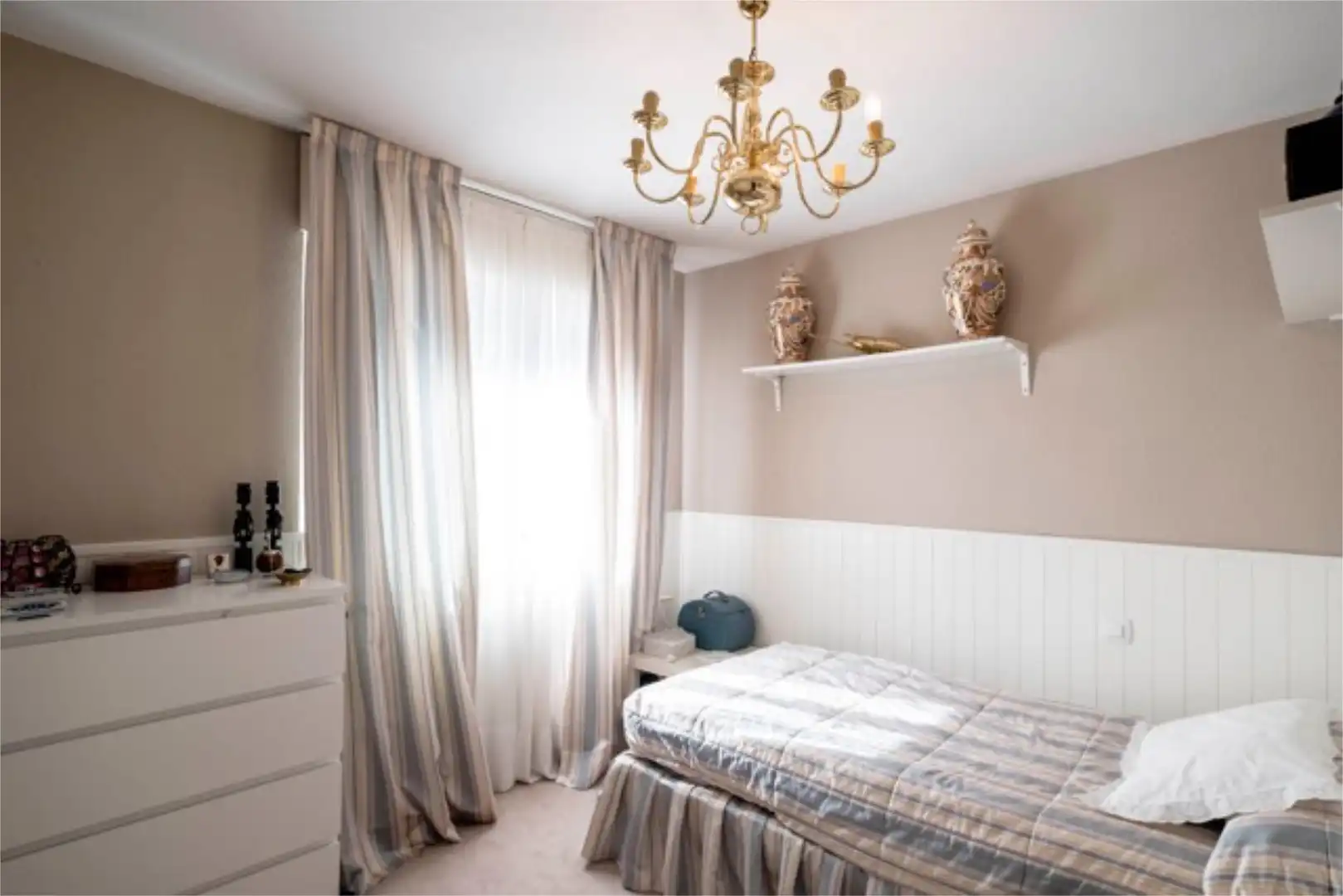 Bedroom of Flat for sale in Pozuelo de Alarcón  with Air Conditioner, Swimming Pool and Balcony