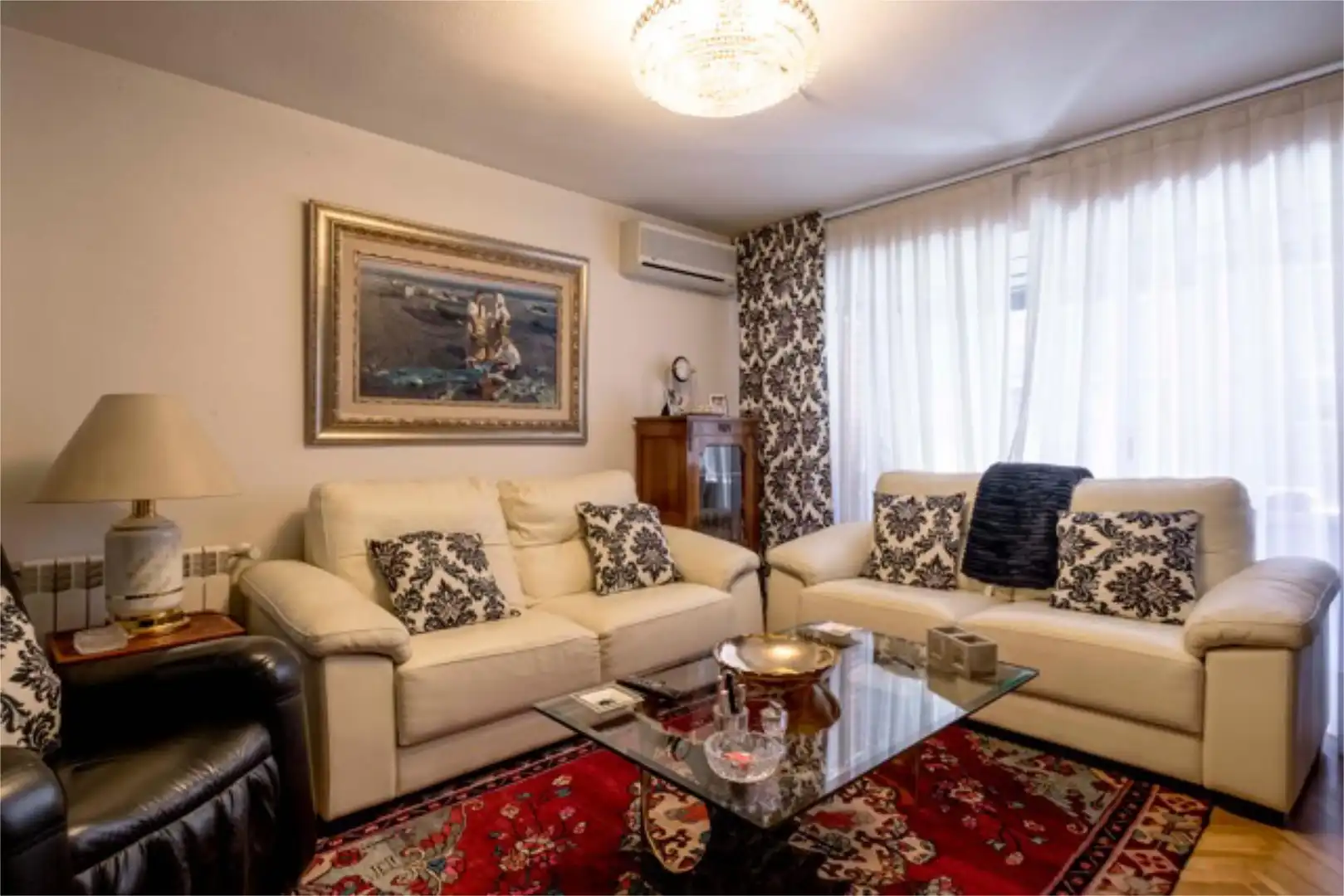 Living room of Flat for sale in Pozuelo de Alarcón  with Air Conditioner, Swimming Pool and Balcony