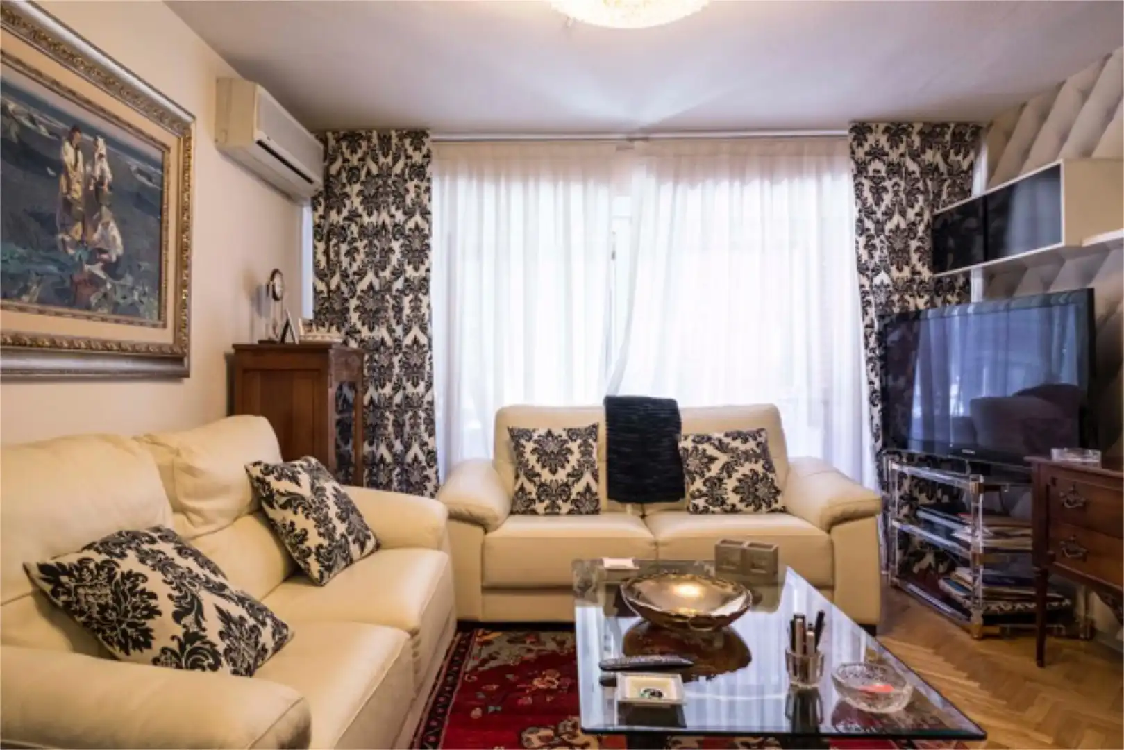 Living room of Flat for sale in Pozuelo de Alarcón  with Air Conditioner, Swimming Pool and Balcony