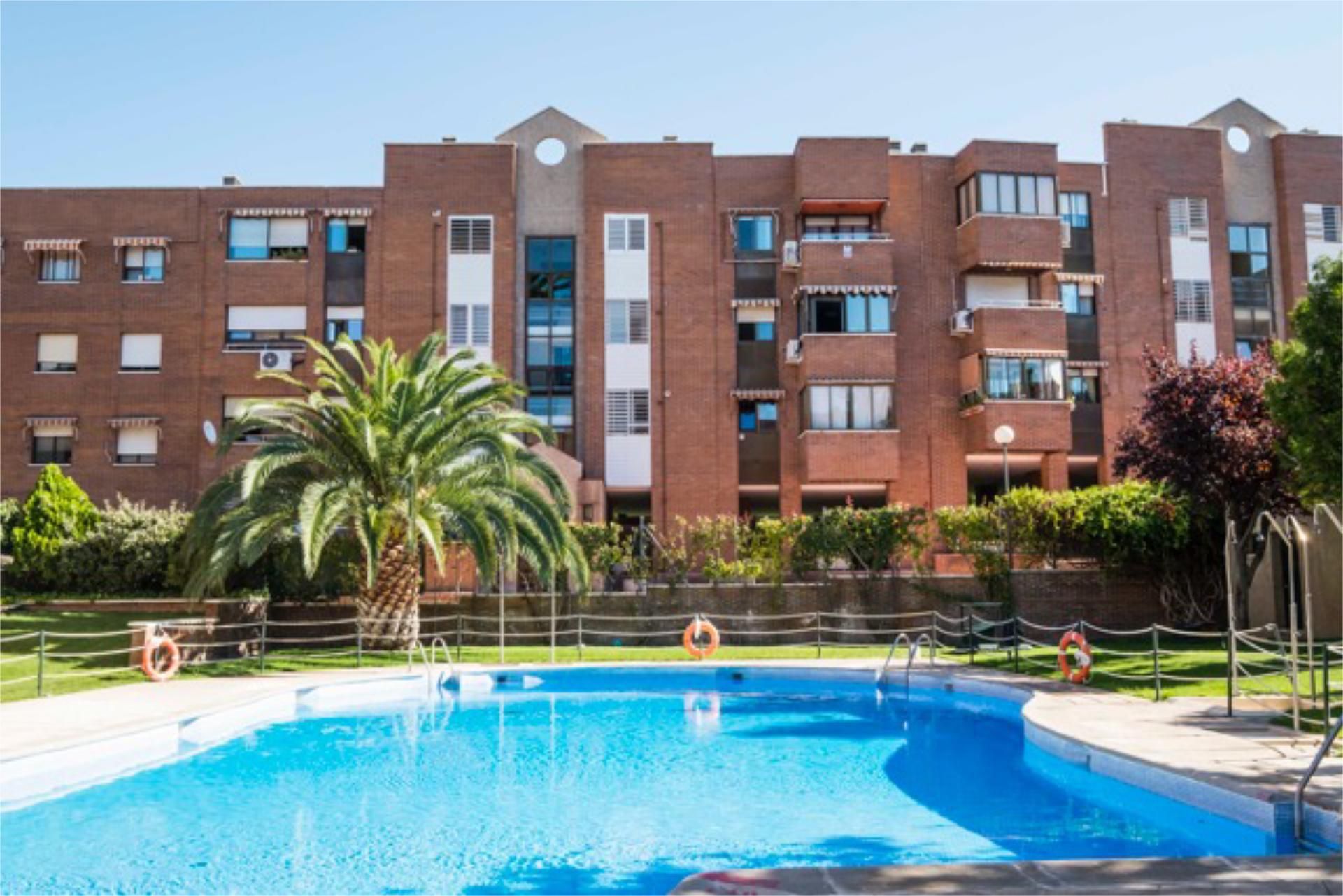 Swimming pool of Flat for sale in Pozuelo de Alarcón  with Air Conditioner, Swimming Pool and Balcony
