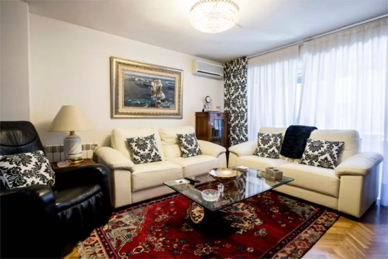 Living room of Flat for sale in Pozuelo de Alarcón  with Air Conditioner, Swimming Pool and Balcony