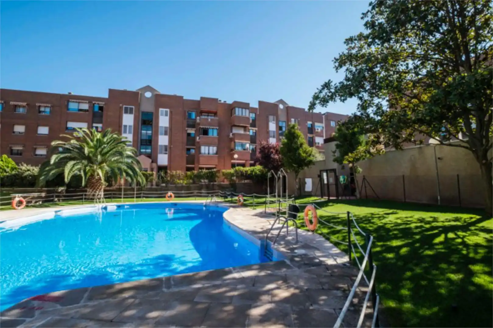 Swimming pool of Flat for sale in Pozuelo de Alarcón  with Air Conditioner, Swimming Pool and Balcony