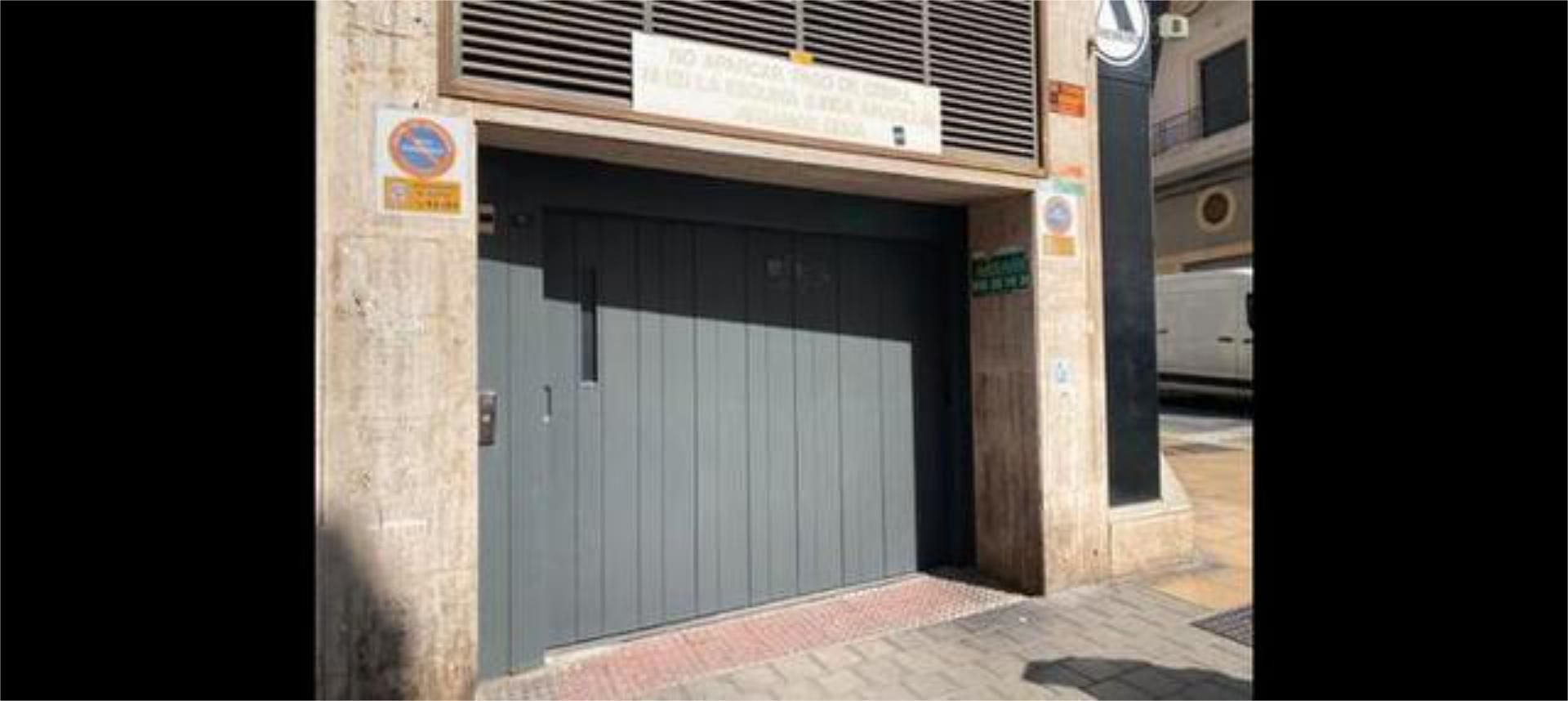 Vista exterior de Garaje de alquiler en  Almería Capital