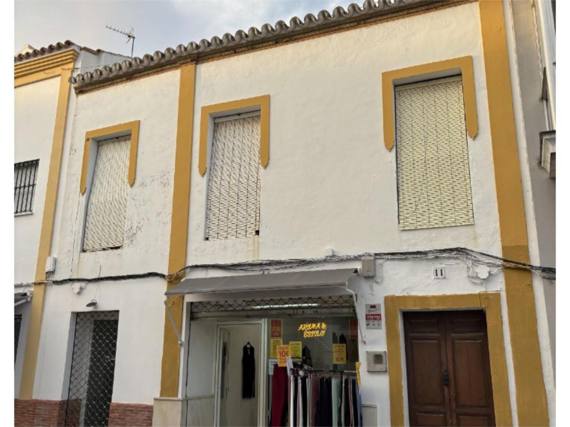 Vista exterior de Pis en venda en Lebrija amb Balcó