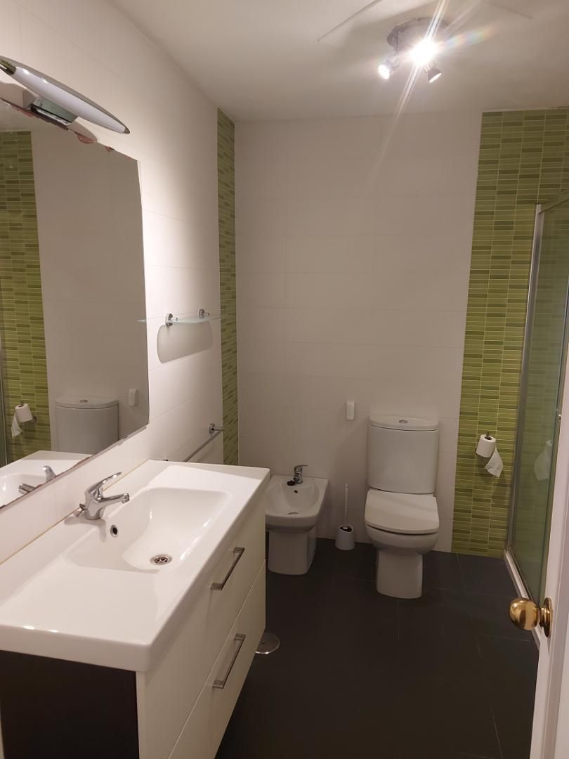 Bany de Pis de lloguer en Cambre  amb Calefacció, Parquet i Terrassa