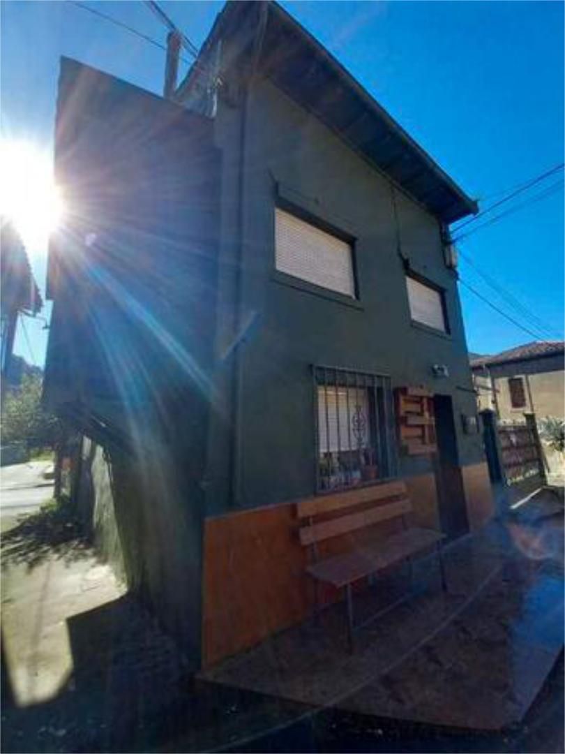 Casa o xalet en venda a Riaño - Los Barros Vista exterior de Casa o xalet en venda en Langreo amb Calefacció, Jardí privat i Traster