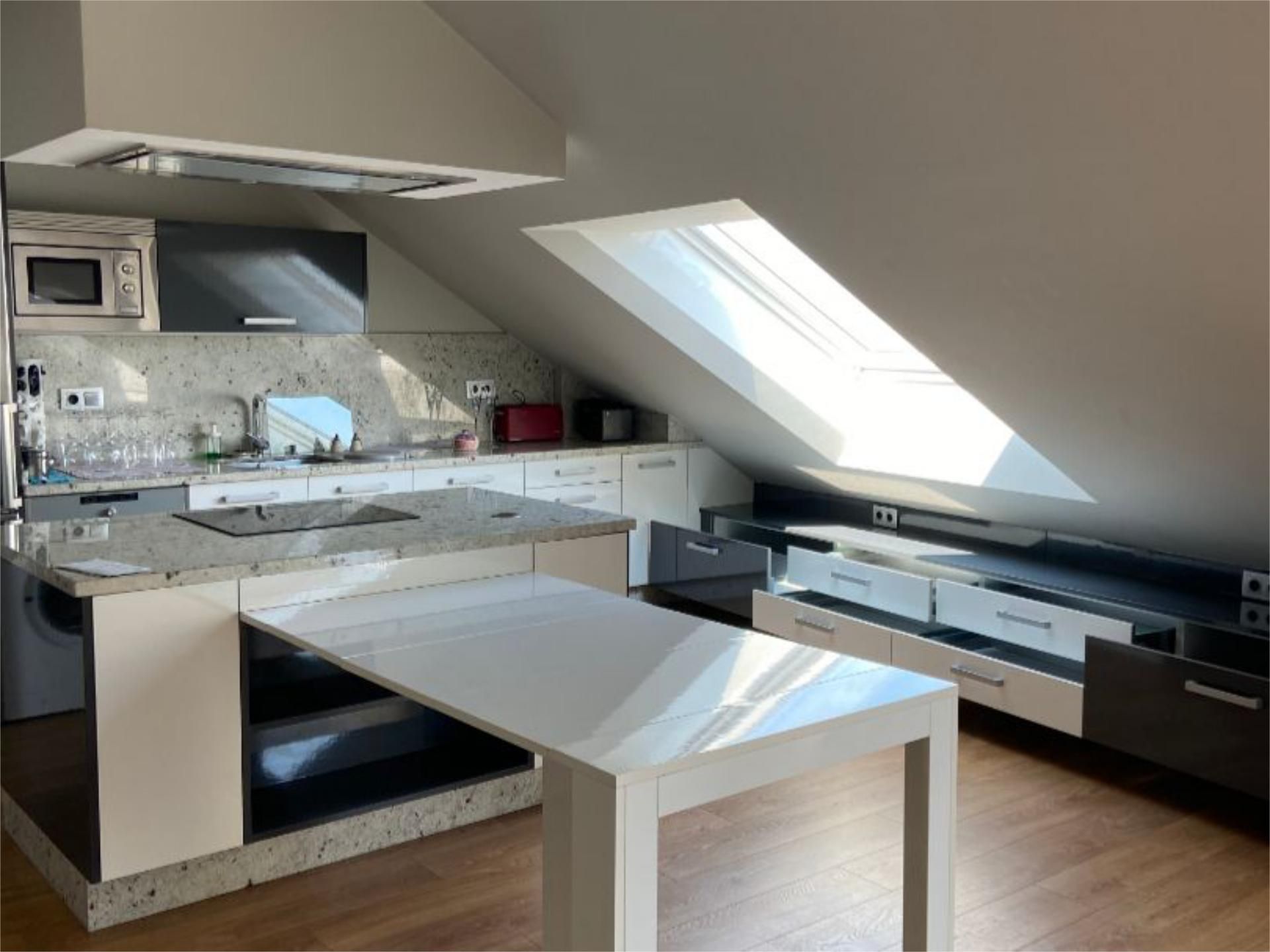 Cuina de Àtic de lloguer en Arteixo amb Calefacció, Parquet i Traster