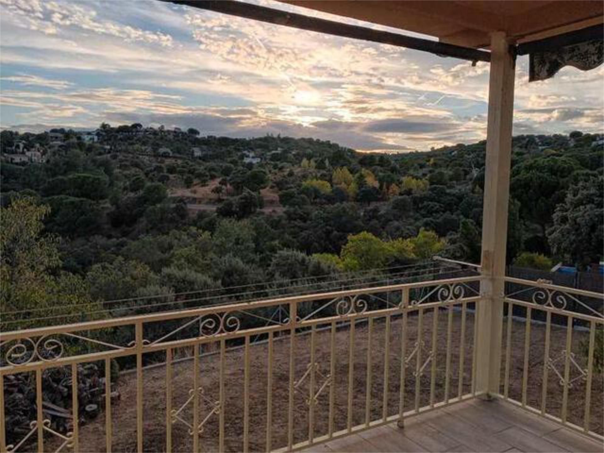 Single-family semi-detached for sale in Pino Alto - Navarredonda Terrace of Single-family semi-detached for sale in Valdemorillo with Terrace and Swimming Pool