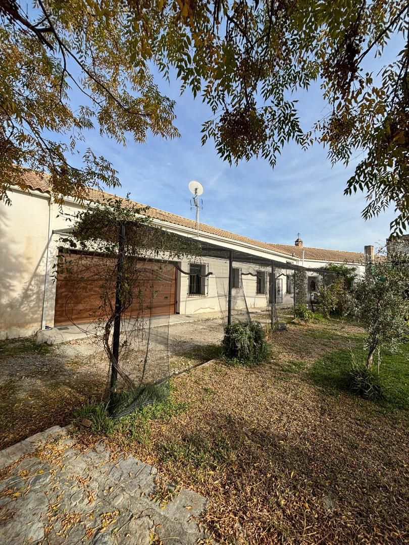 Exterior view of Single-family semi-detached for sale in  Granada Capital