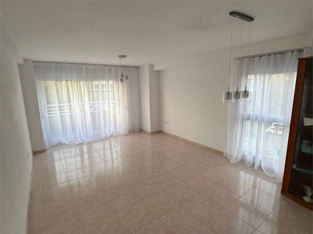 Piso en Alquiler en Carrer de Santa Genoveva Torres, 30 en Sant Llorenç - Zona Alfahuir