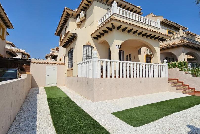 Foto 1 de Pis en venda a Calle Cabo Tiñoso, 9, Lomas de Cabo Roig - Los Dolses, Alicante