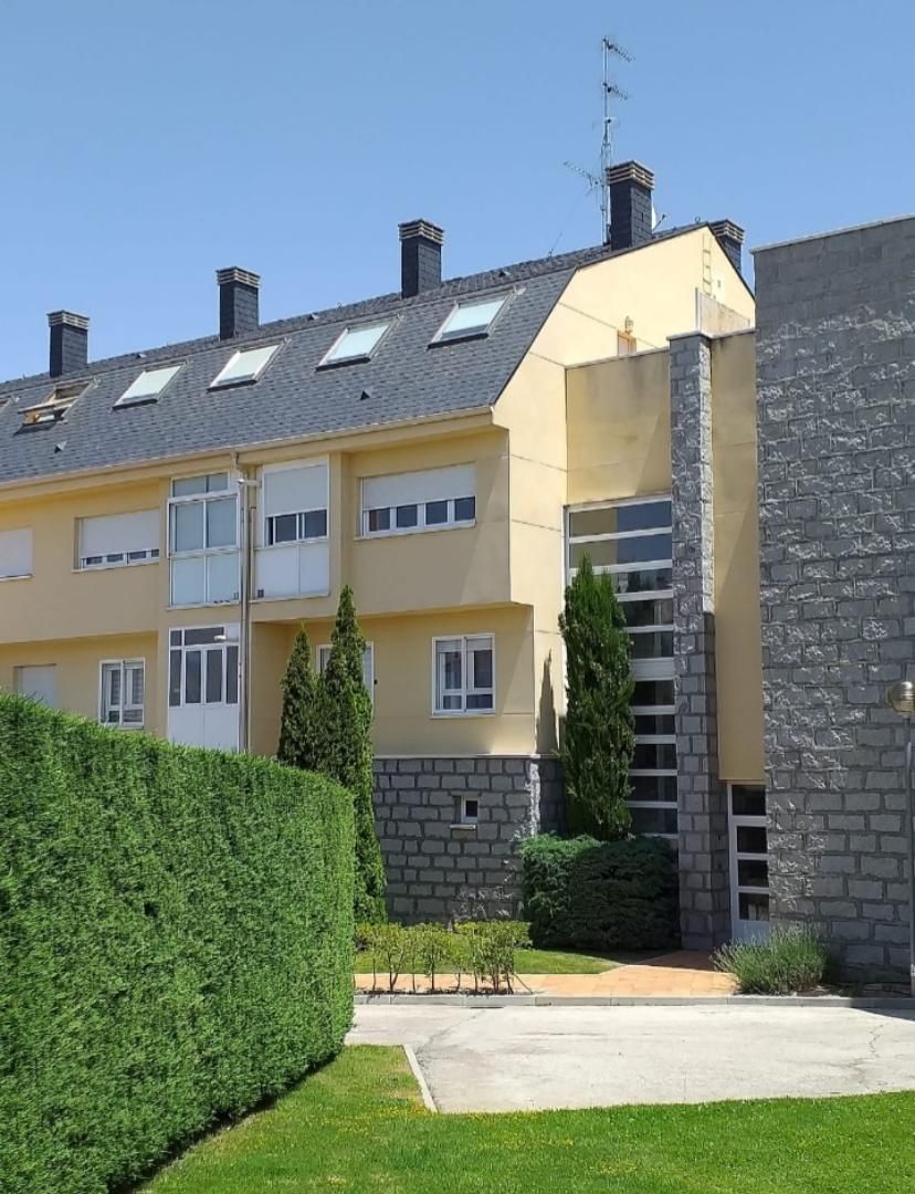 Vista exterior de Dúplex en venda en Ituero y Lama amb Calefacció, Jardí privat i Terrassa