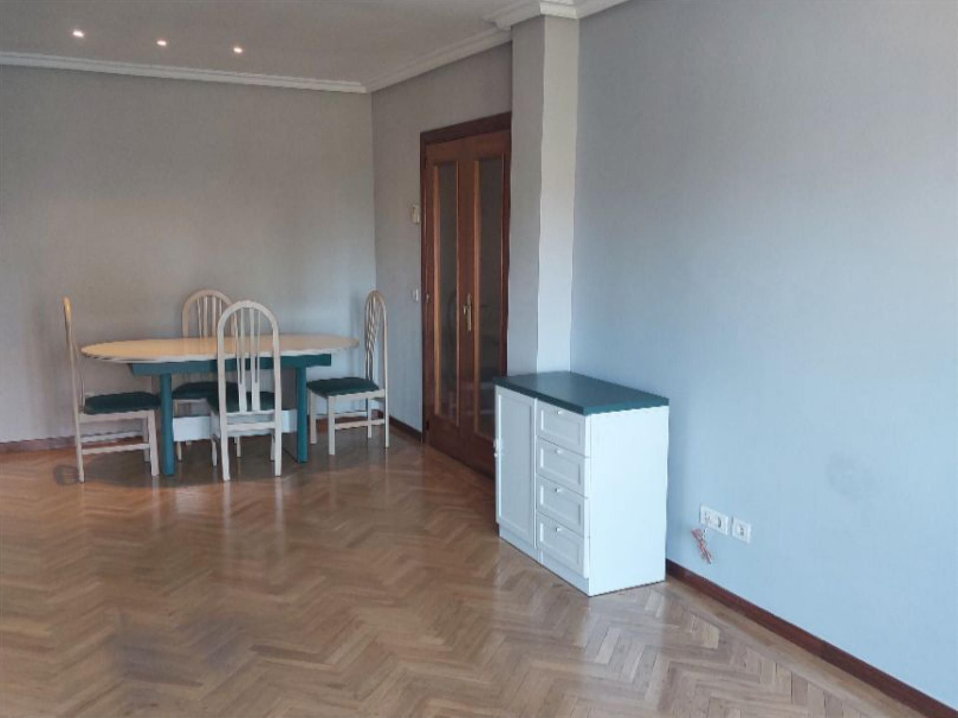 Flat for sale in Calle de Reinosa, 16, La Serna Dining room of Flat for sale in Fuenlabrada with Air Conditioner and Swimming Pool