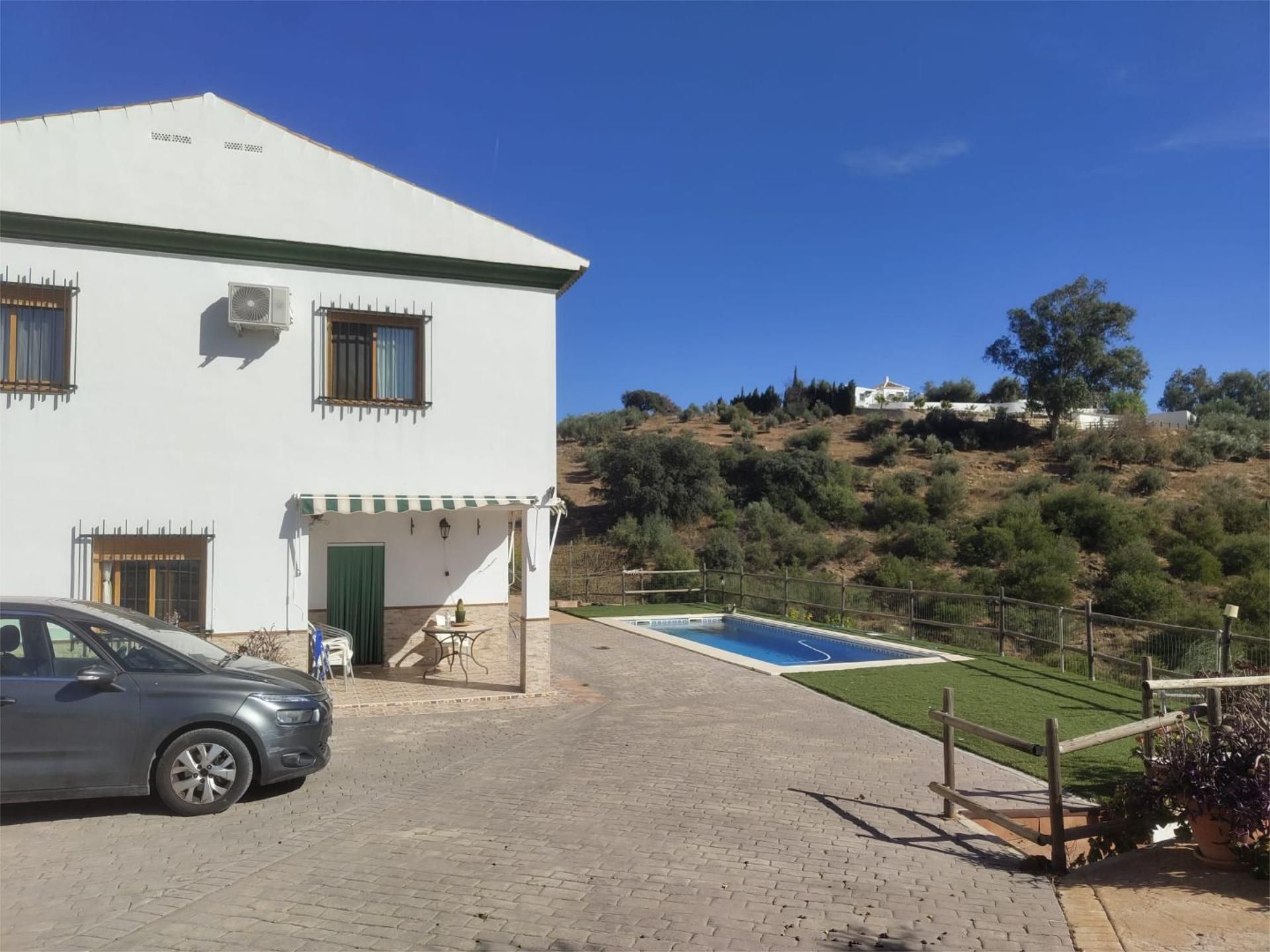 Finca rústica de alquiler en Camino de Magiaza, 1, Riogordo Jardín de Finca rústica de alquiler en Riogordo con Aire acondicionado, Calefacción y Jardín privado