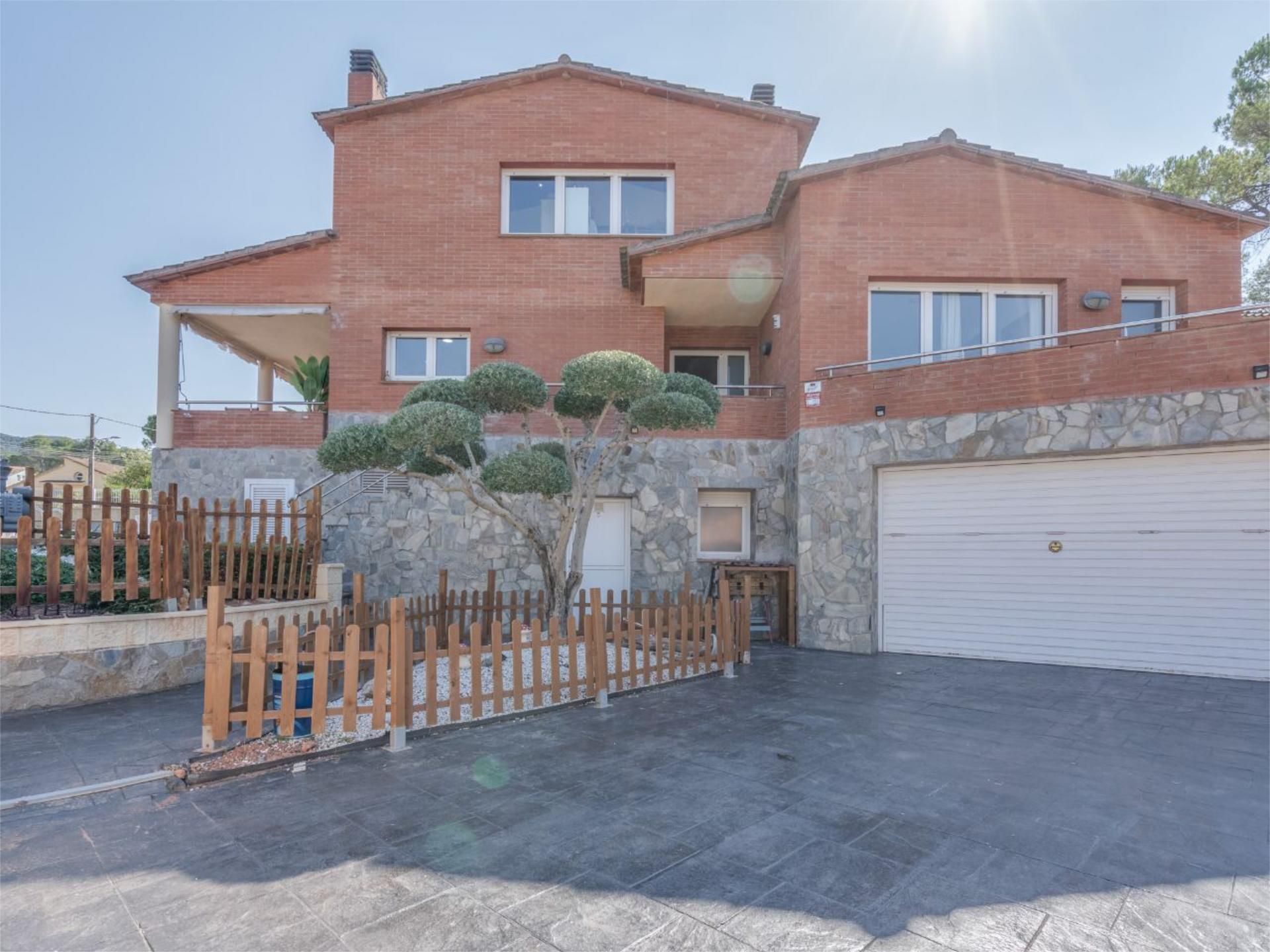 House or chalet for sale in Carrer del Montsià, 6, Vacarisses Exterior view of House or chalet for sale in Vacarisses with Air Conditioner, Terrace and Swimming Pool