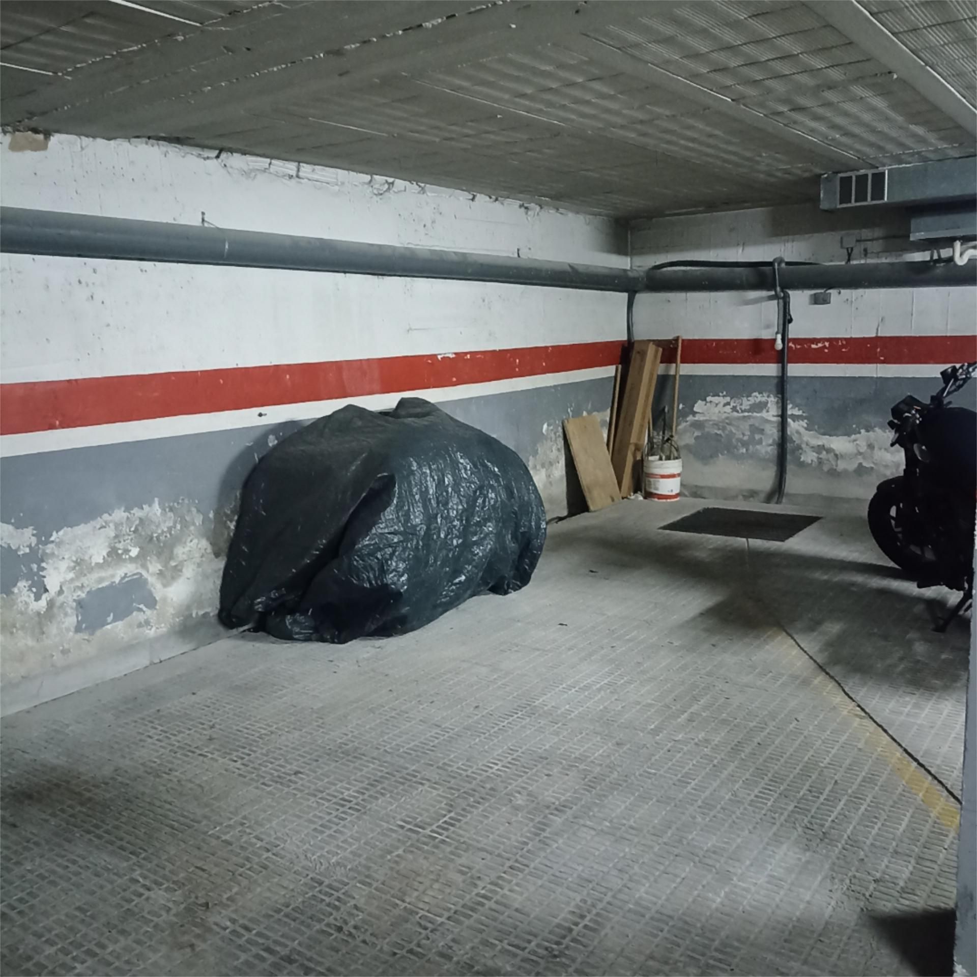 Aparcament de Garatge en venda en Cornellà de Llobregat