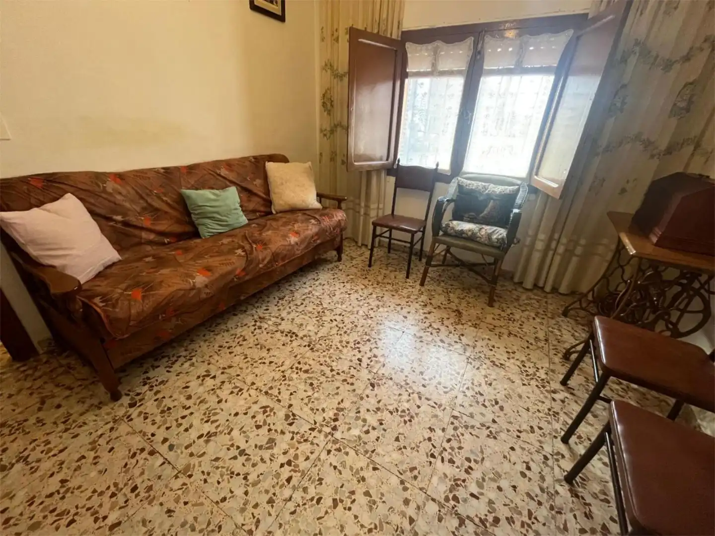 Casa adosada en venta en Calle Fulgencio Fernández, 15, Villamanrique Sala de estar de Casa adosada en venta en Villamanrique con Terraza, Trastero y Balcón