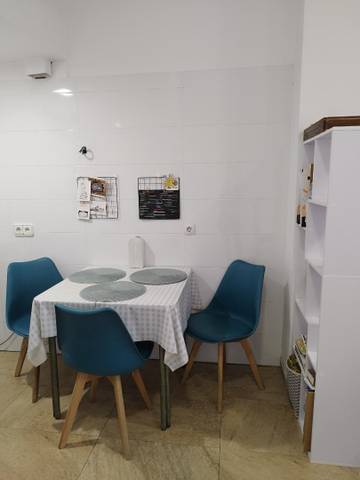 Local comercial en Venta en Calle Montejurra, 12 en Cuatro Caminos