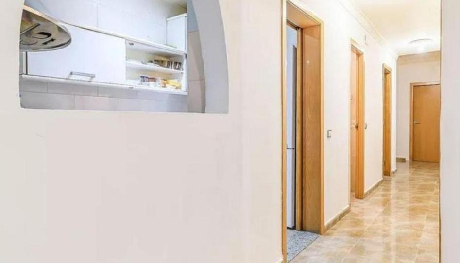 Flat to share in Calle Circumval.lacio, 31, La Roureda, Barcelona - image 1 Photo 1 of Flat to share in Calle Circumval.lacio, 31, La Roureda, Barcelona