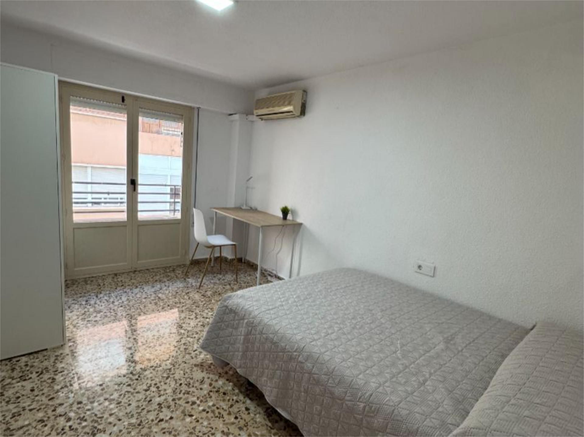 Pis per a compartir a Calle San Juan Bautista, 38, Santo Domigo Dormitori de Pis per a compartir en Alicante / Alacant amb Moblat i Balcó