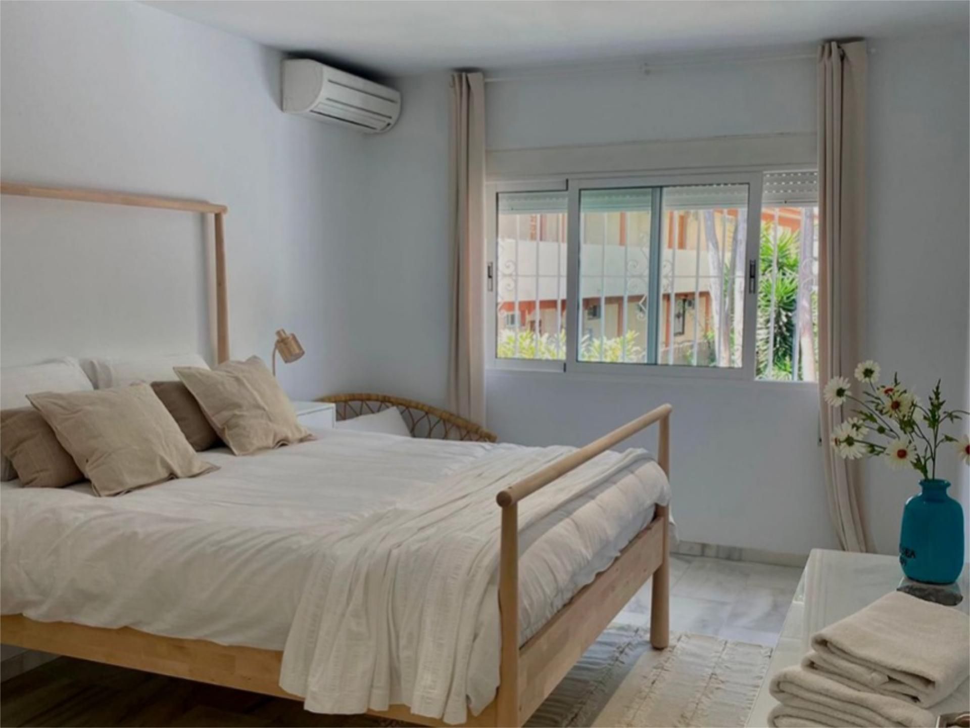 Dormitori de Àtic de lloguer en Torremolinos amb Aire condicionat, Calefacció i Terrassa