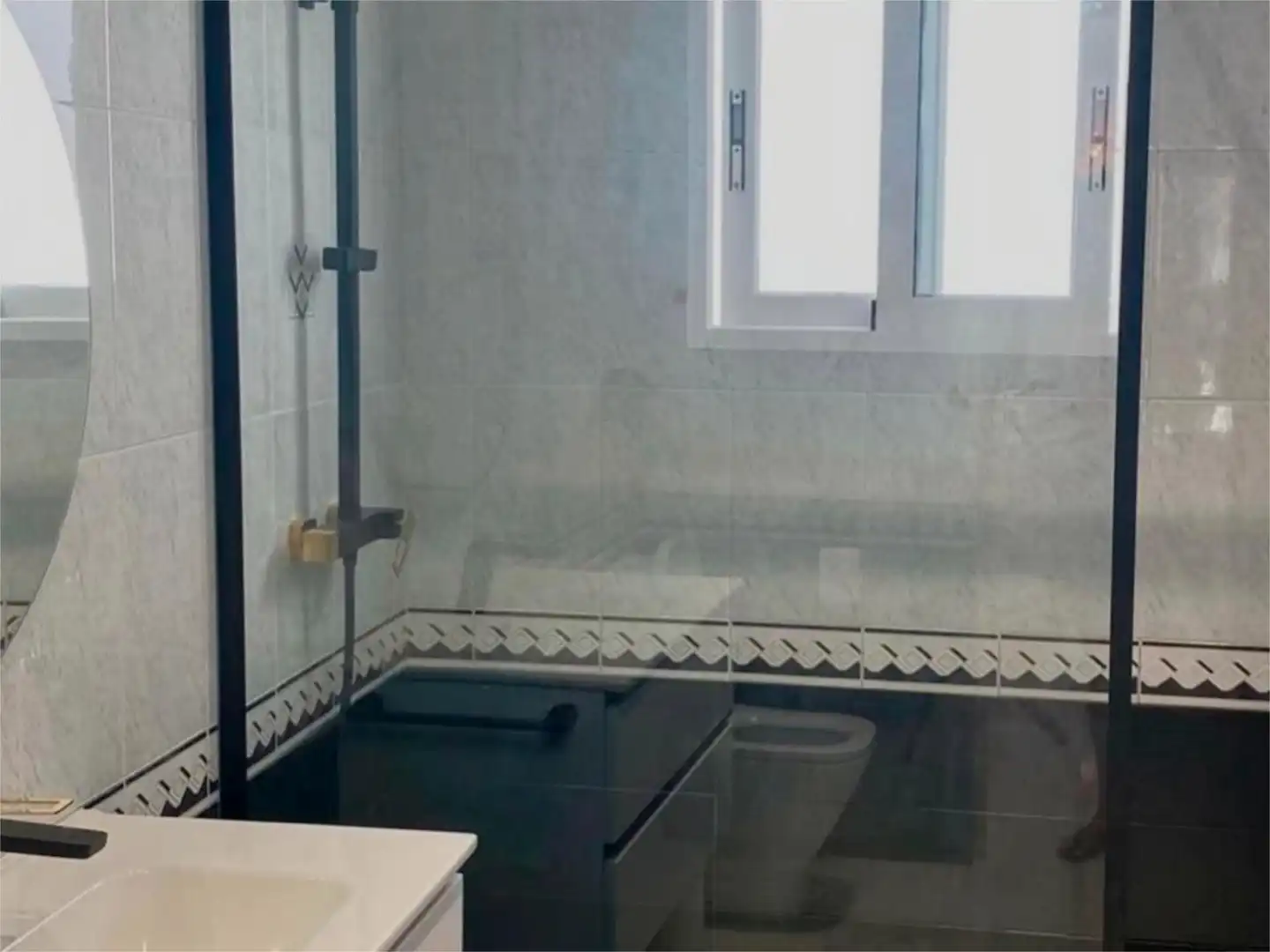 Ático de alquiler en Calle Bulto, 57, La Carihuela - Los Nidos Baño de Ático de alquiler en Torremolinos con Aire acondicionado, Calefacción y Terraza
