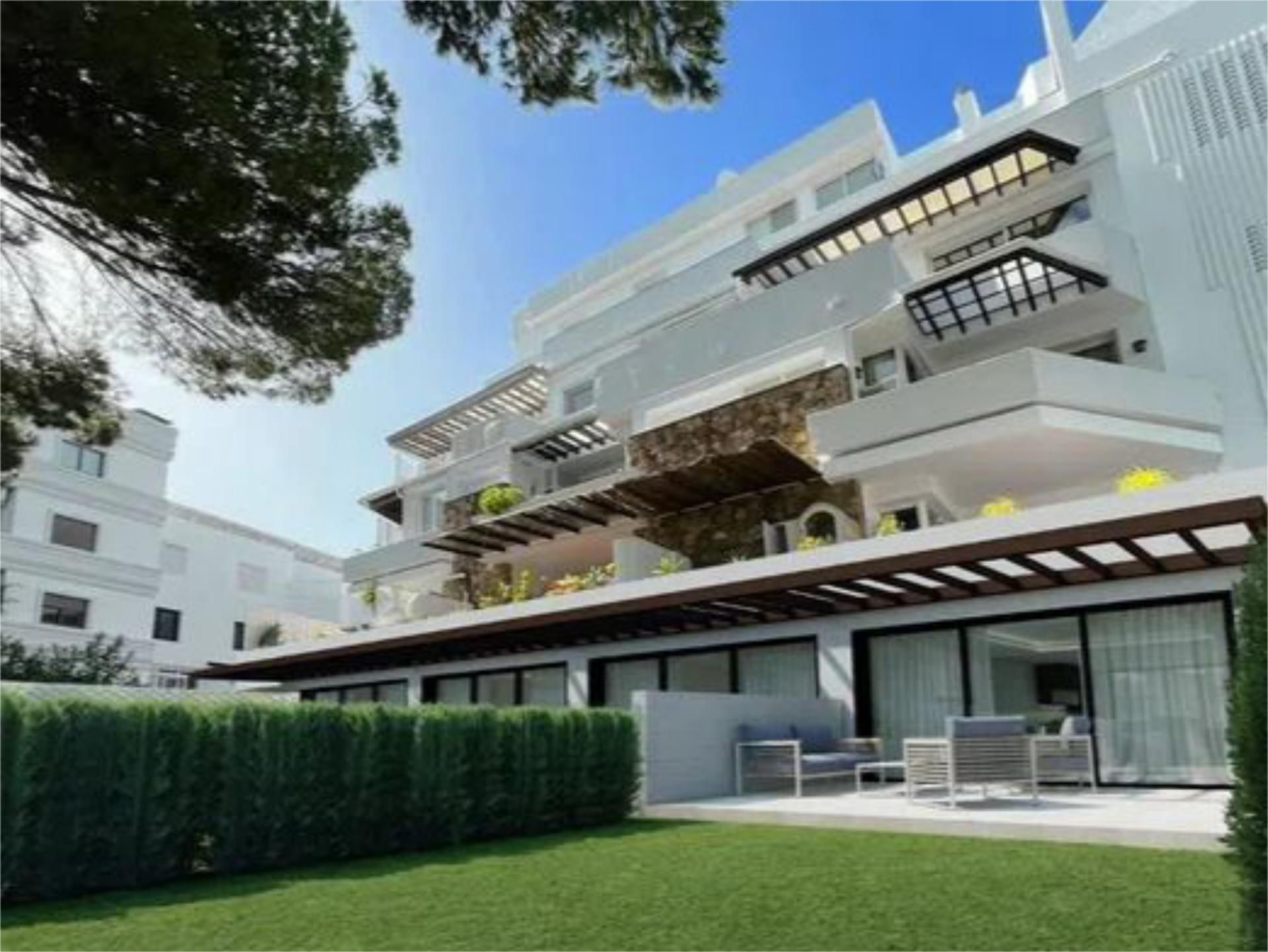 Vista exterior de Loft en venda en Marbella amb Jardí privat, Parquet i Terrassa