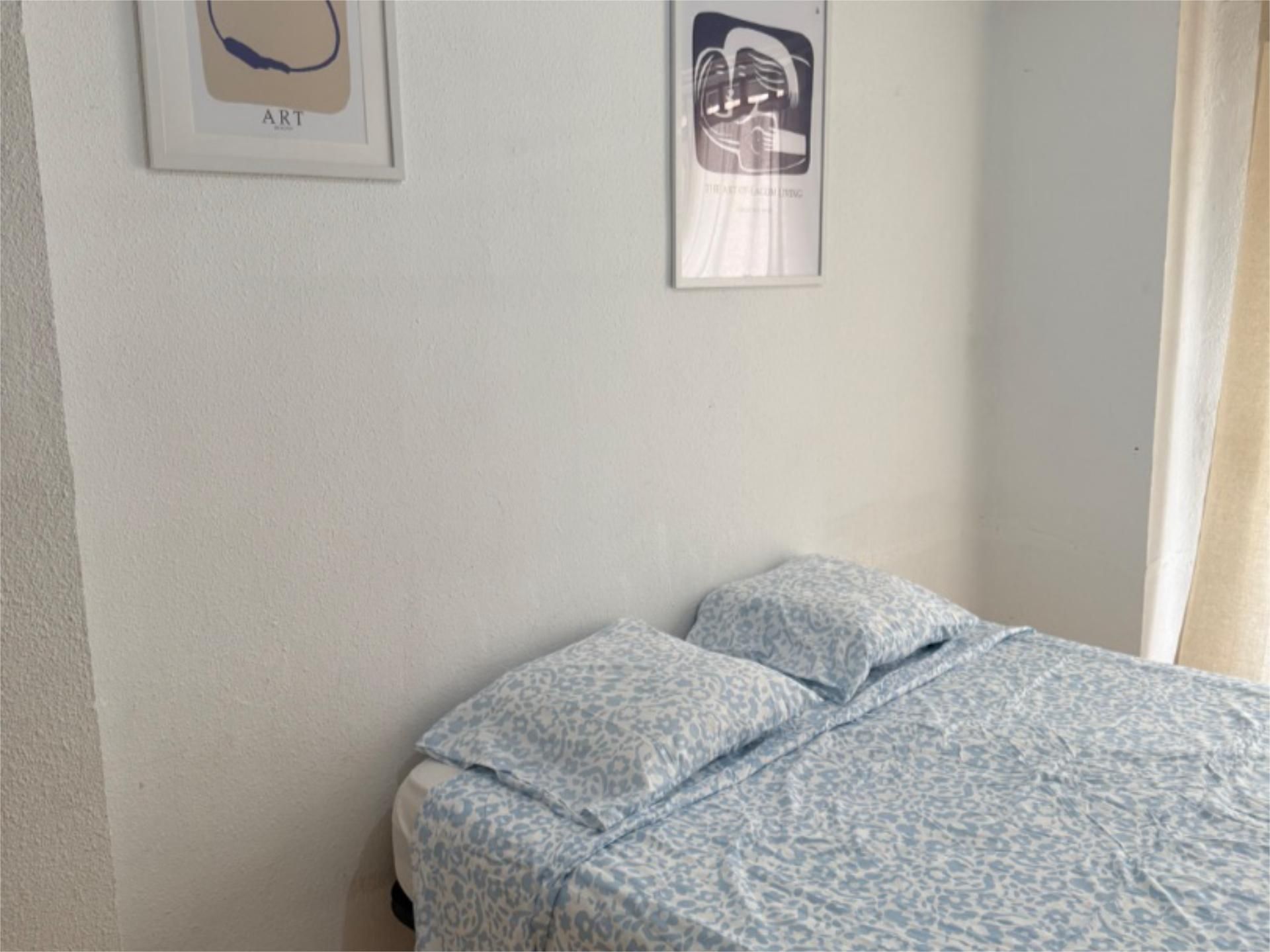 Bedroom of Flat to share in Torrent  with Furnished and Balcony