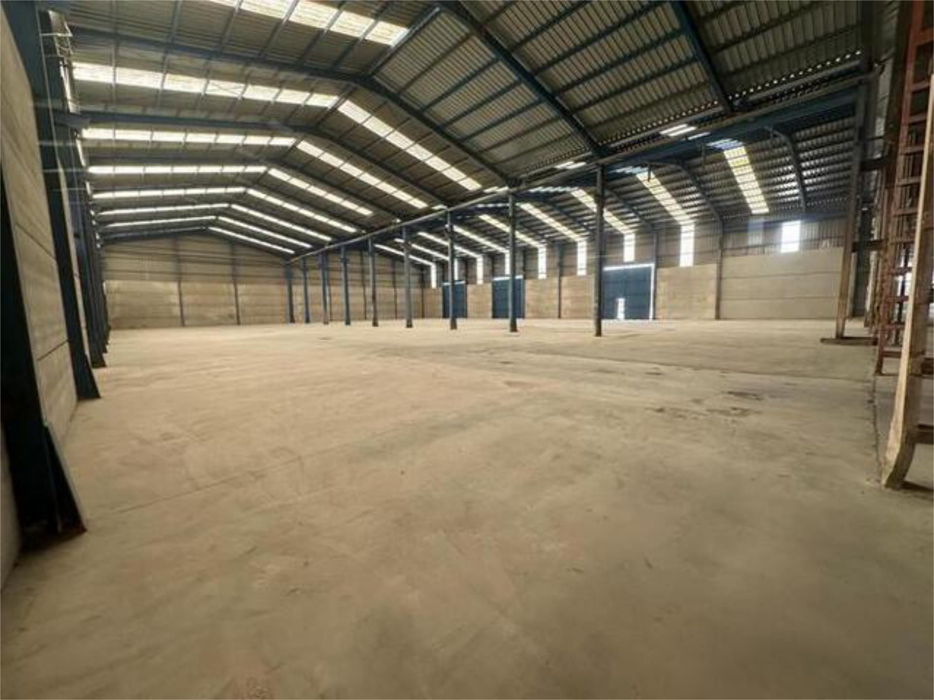 Vista exterior de Nau industrial de lloguer en Fines