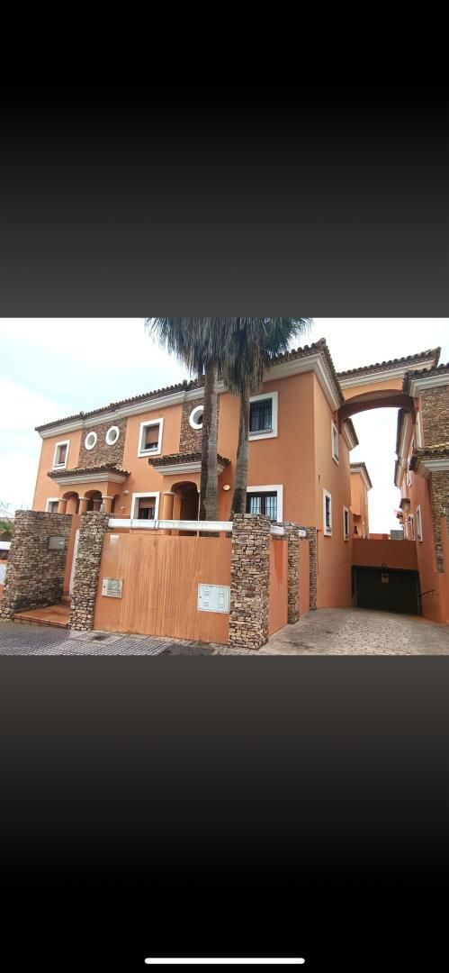 Exterior view of Single-family semi-detached for sale in Chiclana de la Frontera  with Air Conditioner, Heating and Private garden