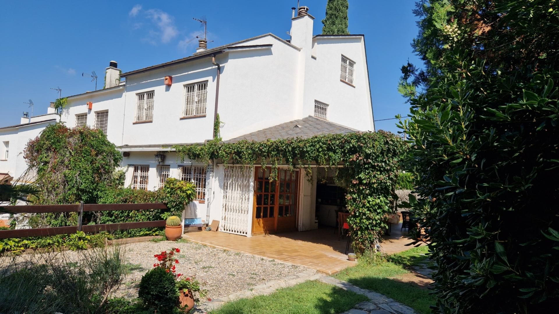 Casa adosada en venda a Carrer Penedès, 37, Santa Maria - Terra Nostra Jardí de Casa adosada en venda en Montcada i Reixac amb Calefacció, Jardí privat i Terrassa
