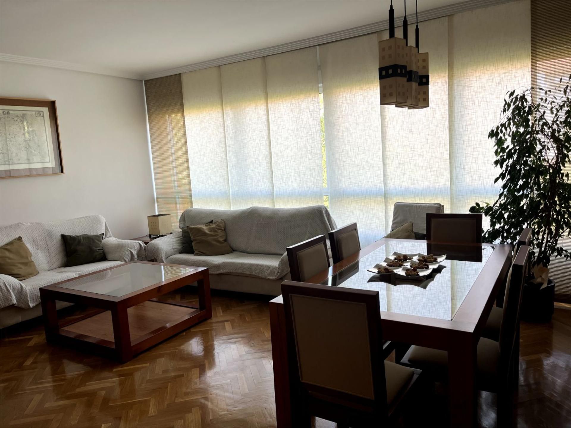 Sala d'estar de Pis de lloguer en  Madrid Capital amb Aire condicionat, Calefacció i Parquet