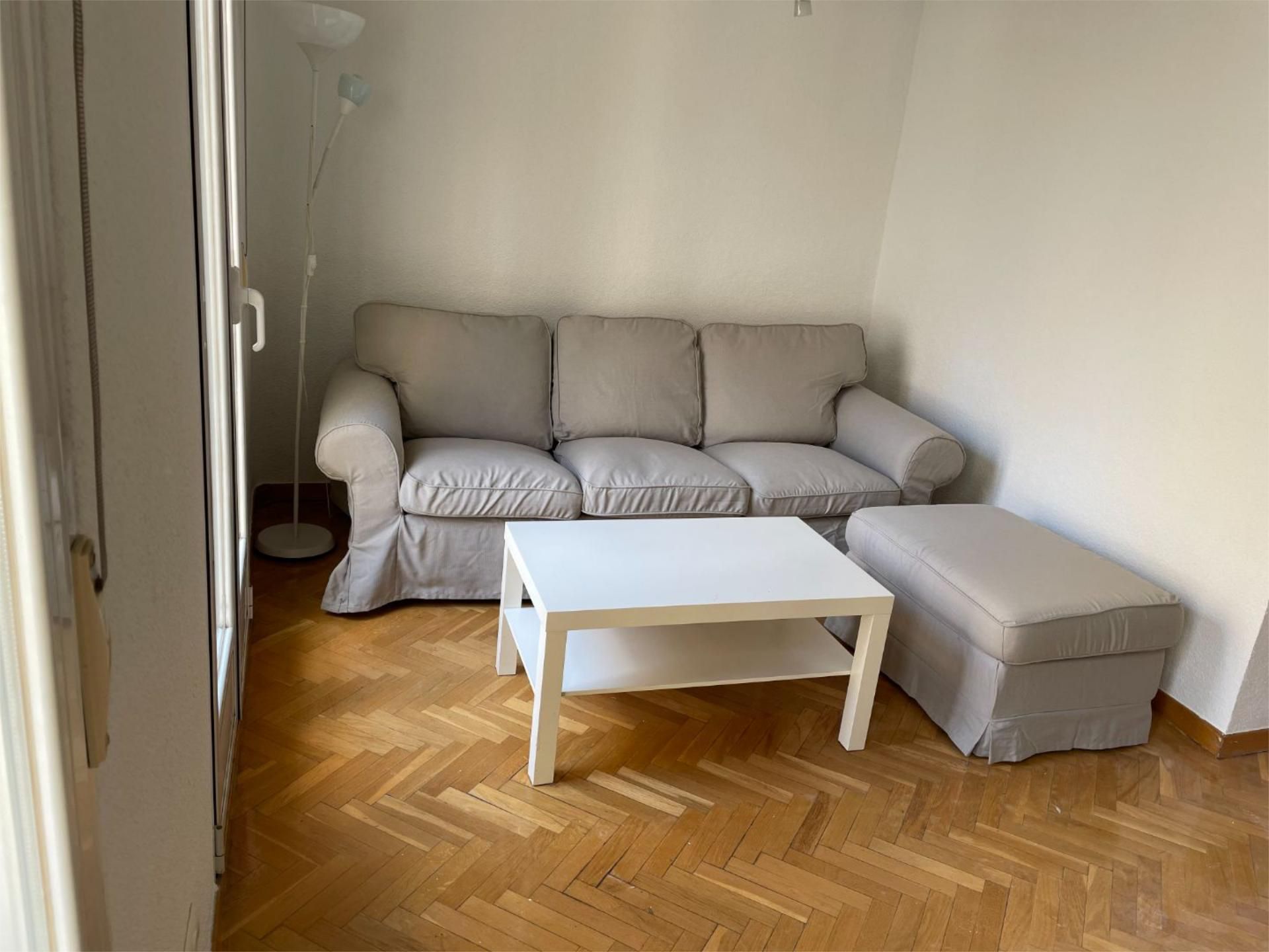 Living room of Flat to rent in  Madrid Capital  with Air Conditioner and Balcony